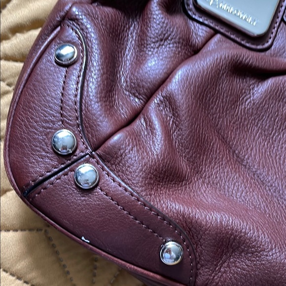 B Makowsky Brown Shoulder Bag with Double Handles and Magnetic Closures - Picture 4 of 8